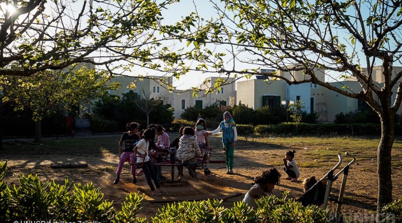 Refugiados vão morar em resort abandonado na Grécia