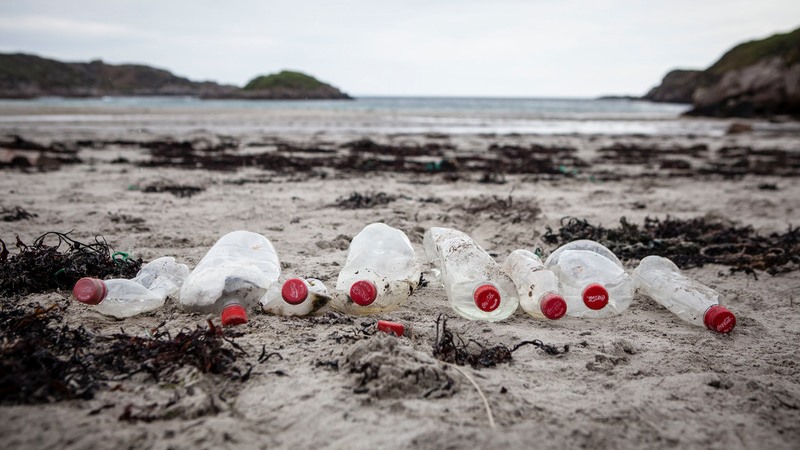 Onde foram parar as 1,1 bilhão de garrafas plásticas produzidas pela Coca-Cola no ano passado?