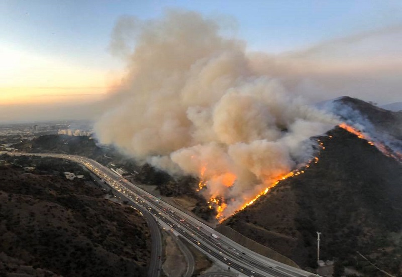 Incêndios florestais na Califórnia deixam quase 200 mil pessoas sem casa e mais de 2 milhões sem eletricidade