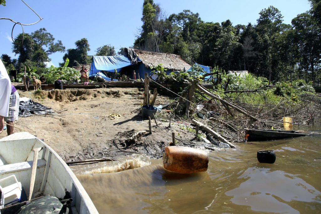 Trag Dia Humanit Ria Vivida Pela Comunidade Araca Retrato Yanomami