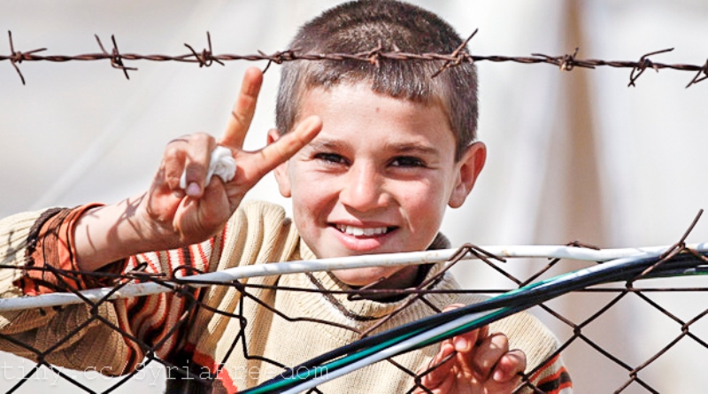 menino refugiado sírio