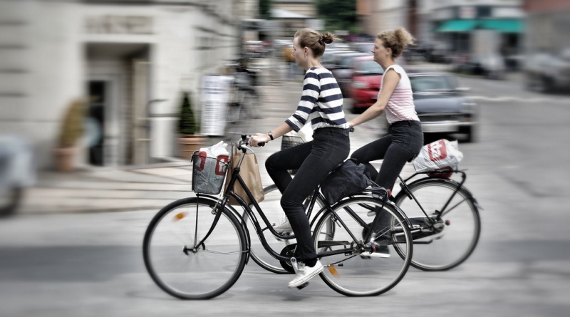 ciclistas em suas bicicletas em Copenhague