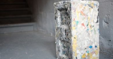 resíduos plásticos transformados em blocos modulares