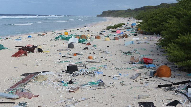 Milhões de toneladas de plástico são encontradas em um das ilhas mais remotas do planeta