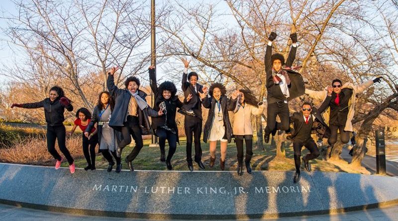 Programa Jovens Embaixadores busca jovens líderes de escolas públicas para intercâmbio nos Estados Unidos