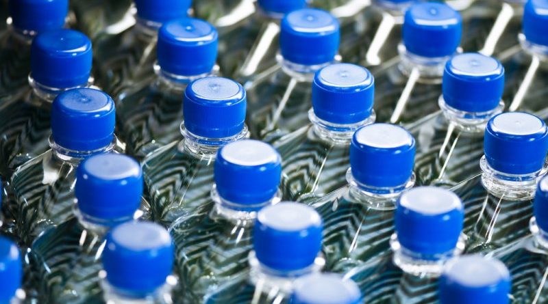 Um milhão de garrafas plásticas são vendidas por minuto no planeta