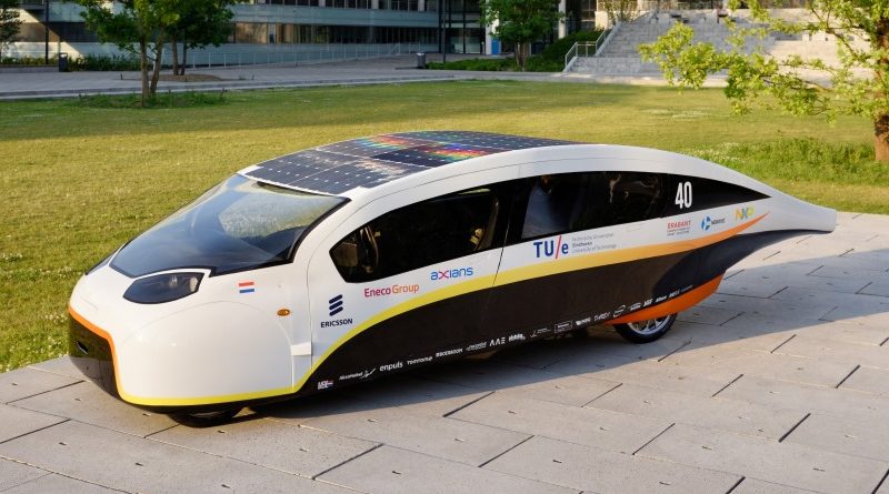 Carro solar que acomoda até cinco pessoas é grande campeão do World Solar Challenge