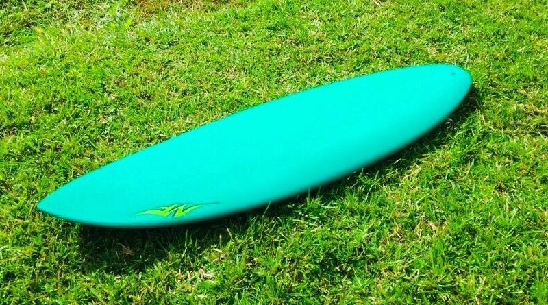 Catarinense cria prancha de surfe com resina de mamona que não agride o meio ambiente