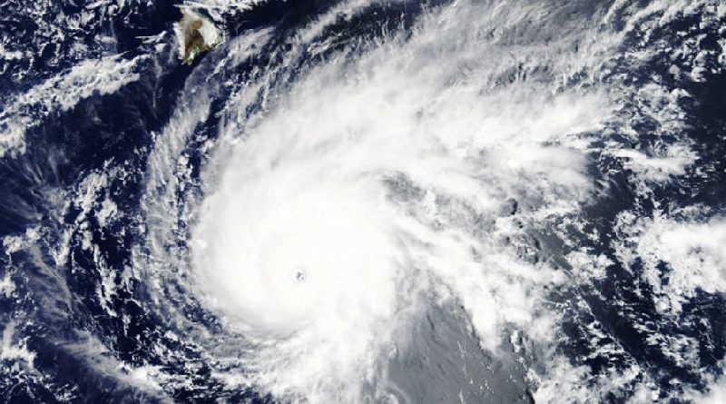 Cercado por três furacões e uma tempestade, Havaí tem chuva recorde