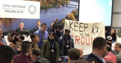 Manifestantes interrompem com gargalhadas apresentação dos EUA que defende carvão e petróleo, na COP24