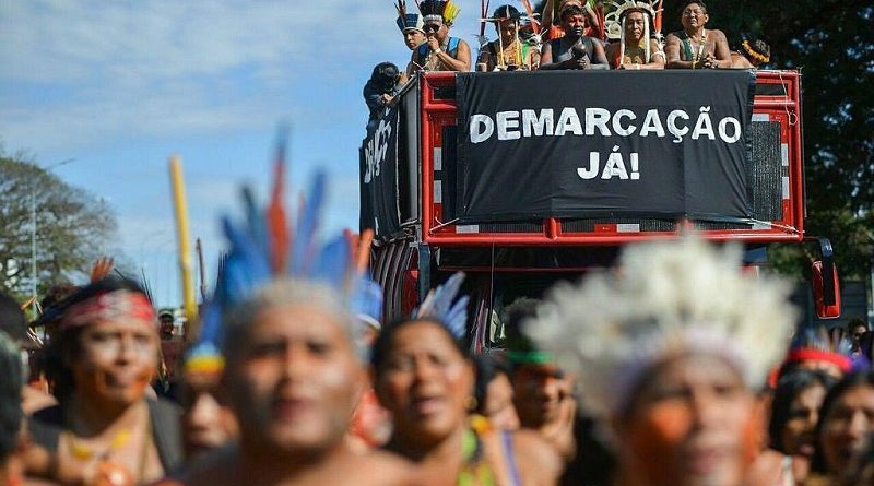 “Para integrar o índio à sociedade, não custa nada explorar essas grandes áreas”, diz Bolsonaro, sobre possível redução de terras indígenas