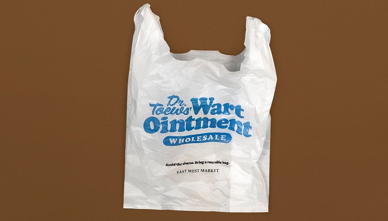 Mercado no Canadá cria tática inusitada pra convencer clientes a não usarem sacolas plásticas