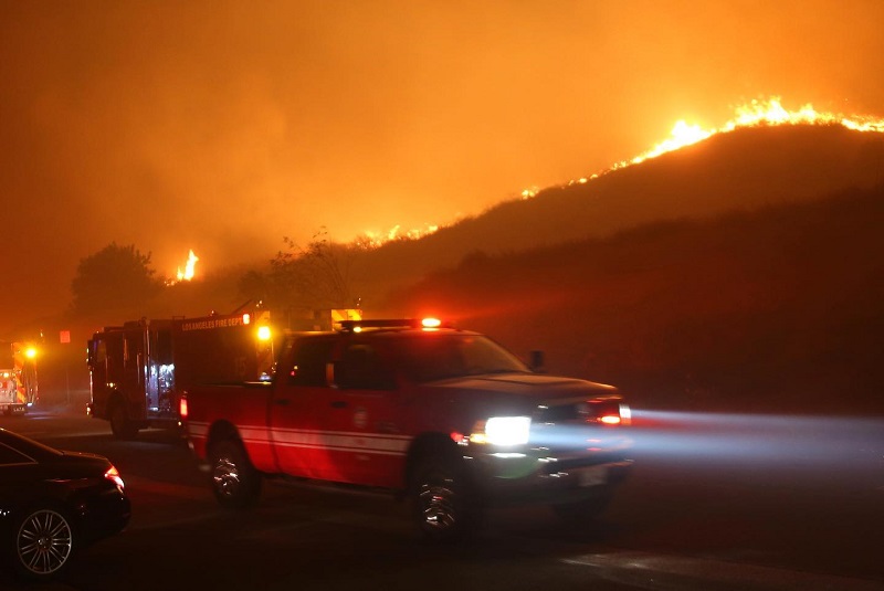 Incêndios florestais na Califórnia deixam quase 200 mil pessoas sem casa e mais de 2 milhões sem eletricidade