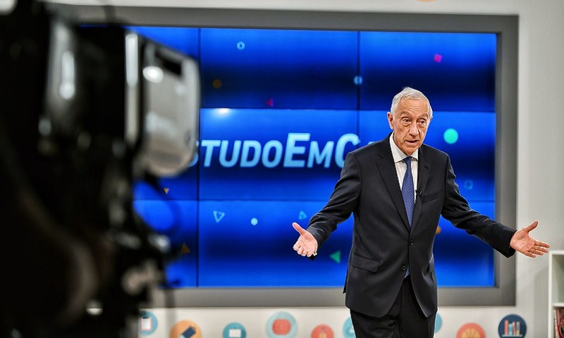 Professor por formação, presidente de Portugal vai à televisão dar aulas para alunos do país