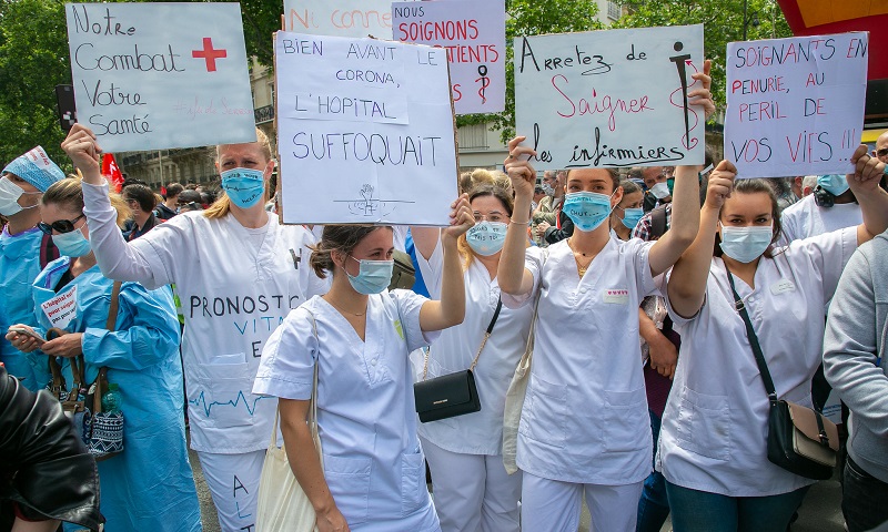 França anuncia pacote de quase R$50 bilhões para pagar aumento de salário a profissionais de saúde 