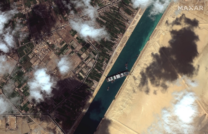 Milhares de animais vivos estão presos em navios bloqueados pelo encalhe do Ever Given no Canal de Suez