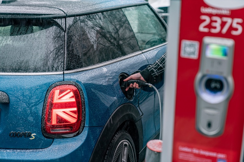 “Não há futuro de longo prazo para carros com motor de combustão interna”, diz Henrik Green, diretor de tecnologia da Volvo. A previsão é que, em 2025, 50% das vendas globais sejam de elétricos e a outra metade, de híbridos