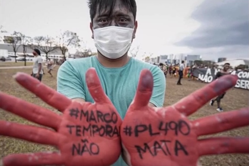 Mais de 700 indígenas estão acampados em Brasília para lutar por seus direitos. E precisam de apoio! Veja como ajudar
