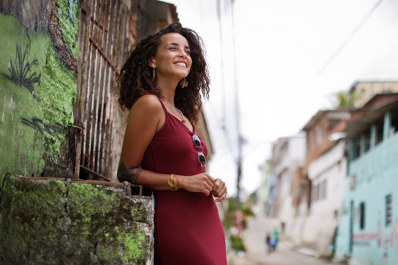Brasileira, empreendedora social e artivista, e criada numa comunidade de Recife, é eleita Miss Alemanha 