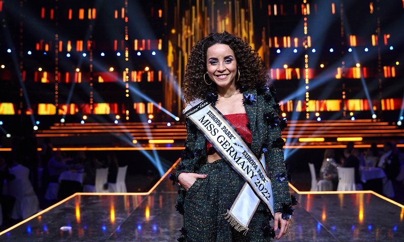 Brasileira, empreendedora social e artivista, e criada numa comunidade de Recife, é eleita Miss Alemanha 