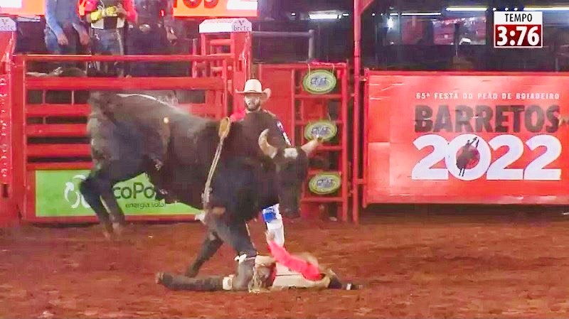 SP: peão morre após ser pisoteado por touro em prova de rodeio