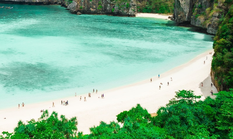 Quase destruída pelo turismo, praia da Tailândia eternizada em filme com Leonardo DiCaprio, é prova da necessidade de respeito à natureza