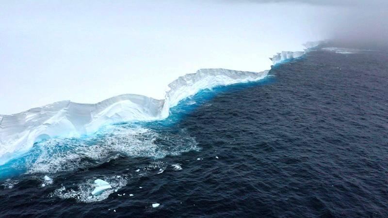 Cientistas filmam maior iceberg do mundo, que se desprendeu da Antártica e tem tamanho de três Rio de Janeiro