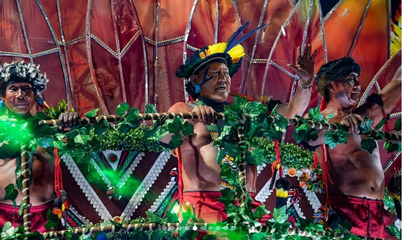 Líderes indígenas são destaque no desfile do Salgueiro sobre a luta dos Yanomami