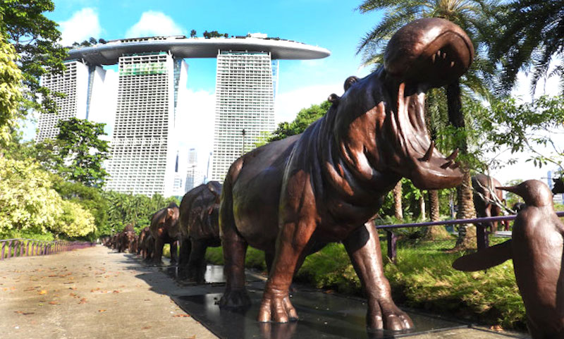 Artistas exibem a maior escultura pública do mundo com 45 espécies de animais ameaçados de extinção