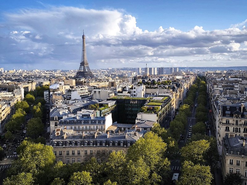Paris vai transformar 60 mil vagas de estacionamento em áreas verdes, até 2030