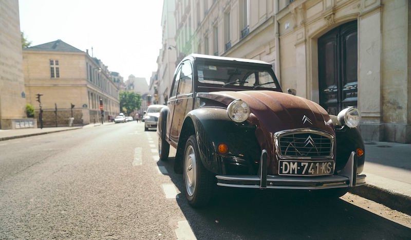 Paris vai transformar 60 mil vagas de estacionamento em áreas verdes, até 2030