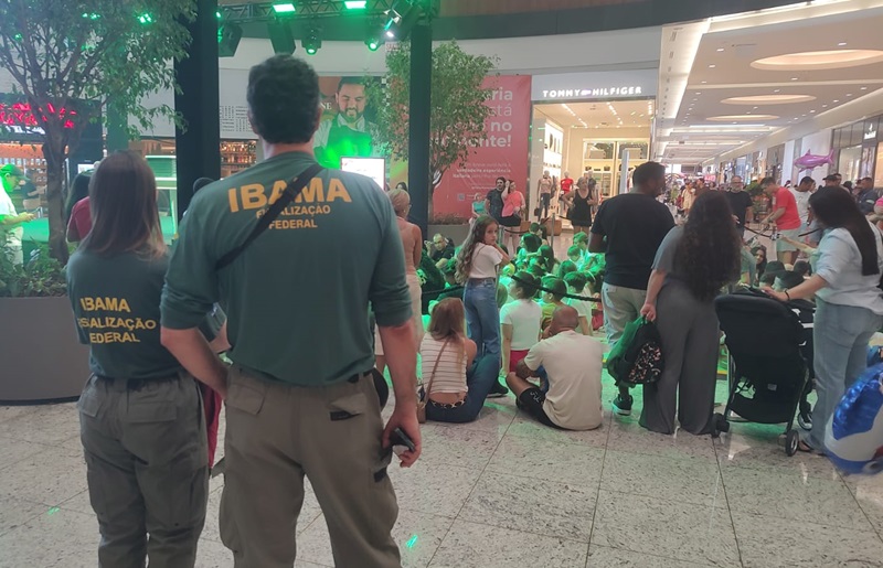 Ibama apreende animais silvestres e exóticos durante show para crianças em shopping de Santa Catarina