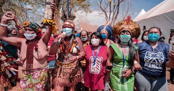 4-mil-mulheres-indigenas-estao-em-brasilia-para-realizar-marcha-nacional-e-acompanhar-julgamento-marco-temporal-foto-erik-marky-midia-india