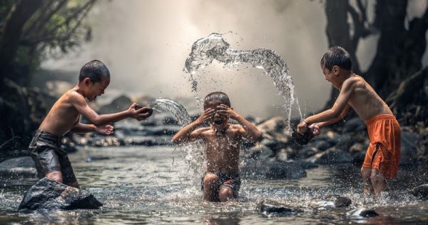 agua-de-beber-agua-de-brincar-raquel-franzim-alana-foto-sasin-pixabay