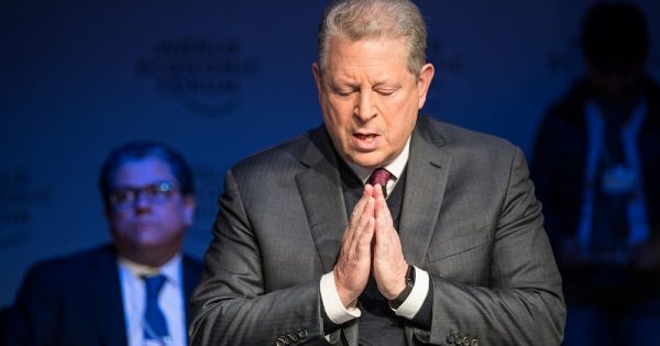 “Ainda há tempo da humanidade controlar seu destino”, alerta Al Gore no Fórum Econômico Mundial