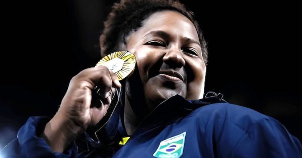 beatriz-souza-judoca-brasileira-e-sua-medalha-de-ouro-olimpiadas-paris-2024-foto-alexandre-loureiro-COB-2