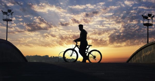 bicicleta-cidade-paga-ciclistas-multa-carros