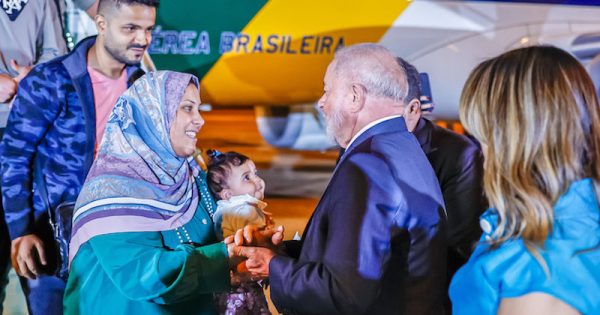 brasileiros-e-familiares-palestinos-resgatados-em-gaza-chegam-ao-brasil-foto-ricardo-stuckert4