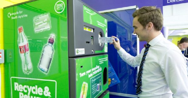 Britânicos vão receber dinheiro em troca de reciclagem de garrafas e latas de alumínio