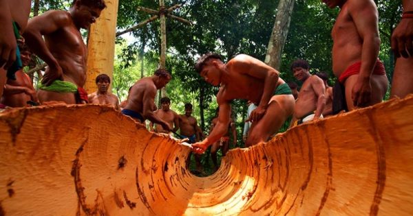 canoa-casca-jatoba-amerindios-do-brasil-conexao-planeta-foto-renato-soares-webdoor