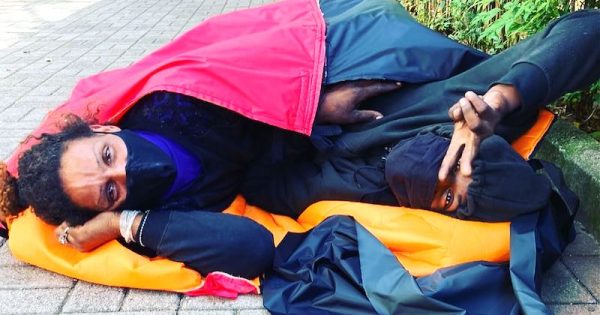 casulos-pra-rua-estilista-bibi-fragelli-desenvolve-sacos-de-dormir-para-moradores-de-rua1