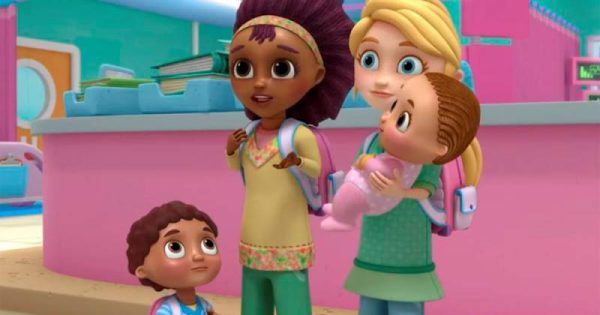 Disney levanta bandeira da diversidade ao mostrar casal gay com filhos em desenho infantil