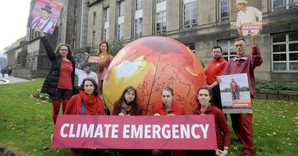 'Emergência climática' é eleita a palavra do ano pelo dicionário Oxford