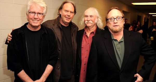 ex-companheiros-de-banda-apoiam-Neil-Young-contra-podcast-antivacina-e-negacionista-no-Spotify-foto-reproducao-Twitter