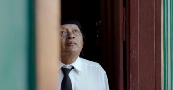 ex-paje-documentario-denuncia-evangelizacao-dos-indios-webdoor