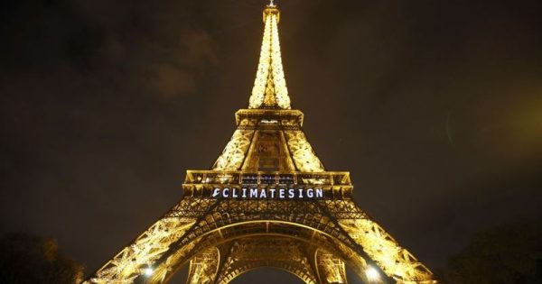 França é primeiro país do mundo a proibir exploração de gás e petróleo
