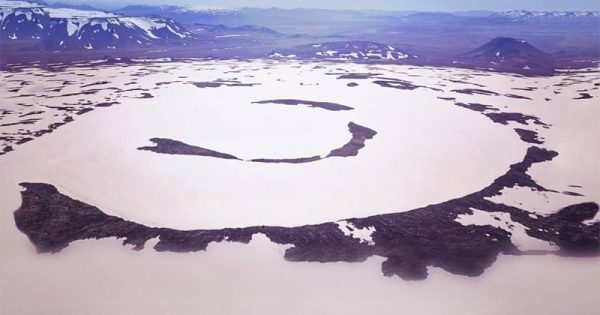 geleira-derretida-islandia-mudanca-climatica-ganha-monumento-alerta-futuro-2-conexao-planeta.png