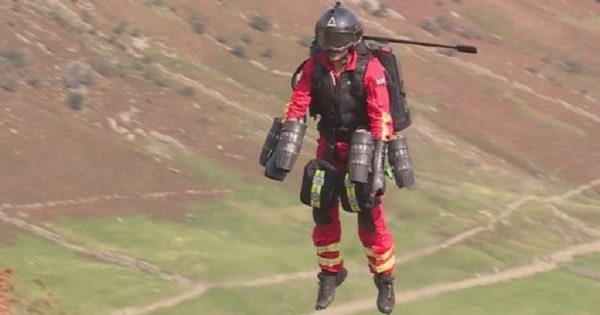 ingleses-testam-traje-voador-paramedicos-emergencias-3-conexao-planeta