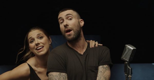 Maroon 5 faz tributo à mulheres inspiradoras em novo clipe