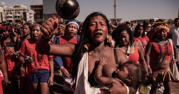 mulheres-indigenas-marcham-em-defesa-da0-vida-foto-leo-otero-midia-ninja